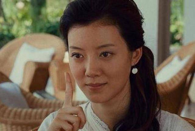 42岁车晓带父亲看中医，车晓彤眉毛、头发都白了，已另娶小娇妻