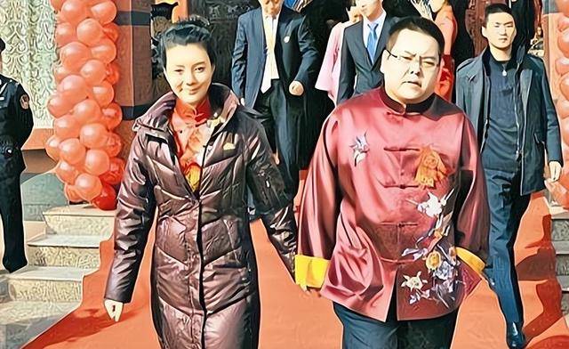 42岁车晓带父亲看中医，车晓彤眉毛、头发都白了，已另娶小娇妻