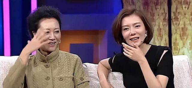 42岁车晓带父亲看中医，车晓彤眉毛、头发都白了，已另娶小娇妻