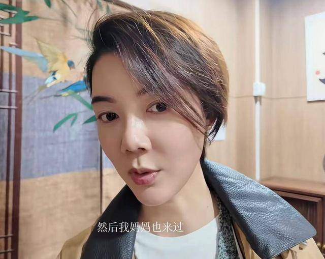 42岁车晓带父亲看中医，车晓彤眉毛、头发都白了，已另娶小娇妻