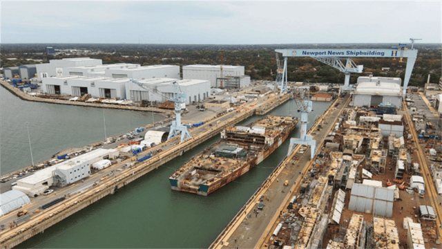 真以为南海这么好闯?美航母对华包抄,谁料1小时内2架军机坠海