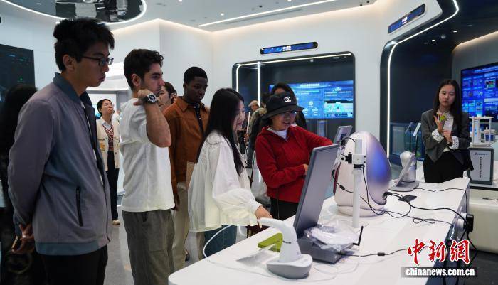 中外媒体探访广西南宁:向“新”逐“智”迸发新活力