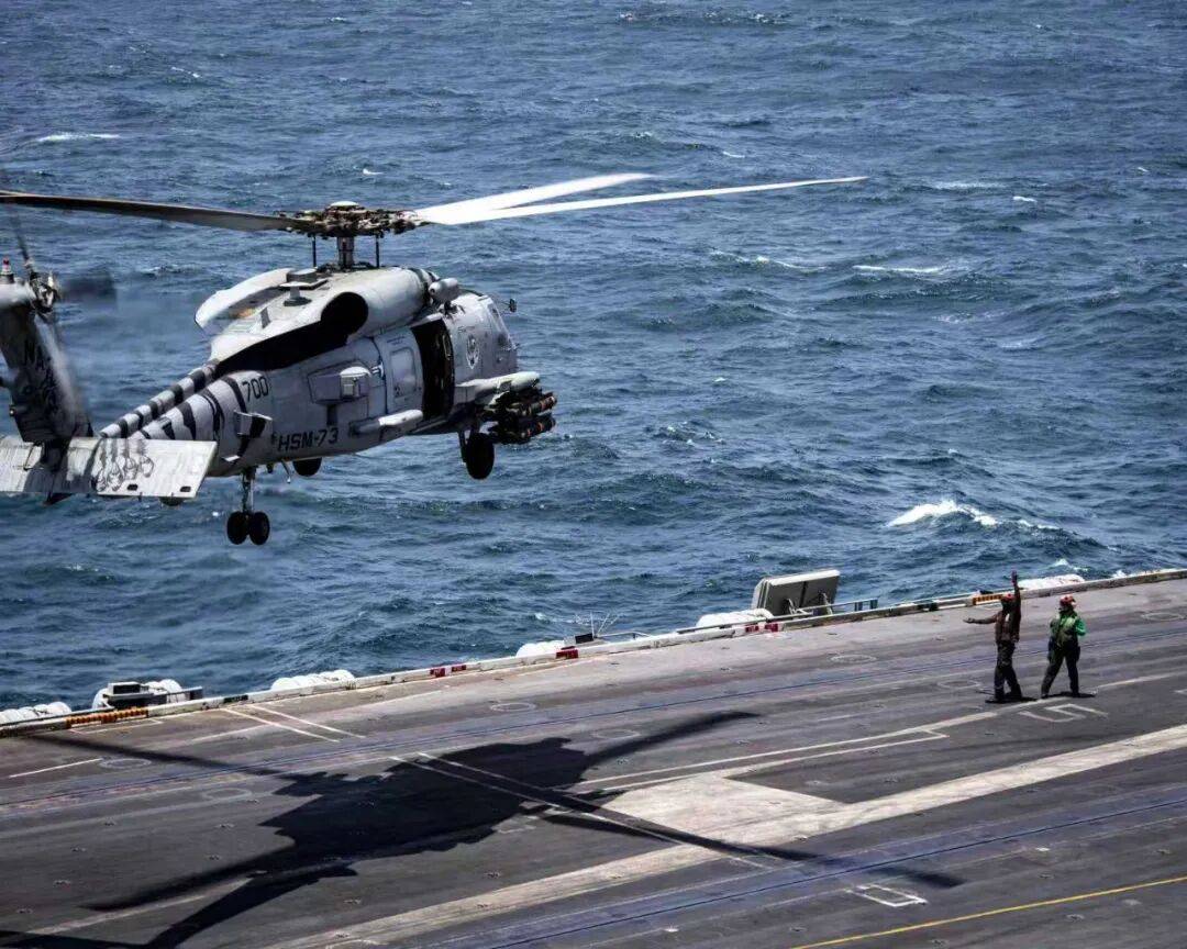 美海军在南海连摔两架飞机,因电磁攻击?中国军号发文