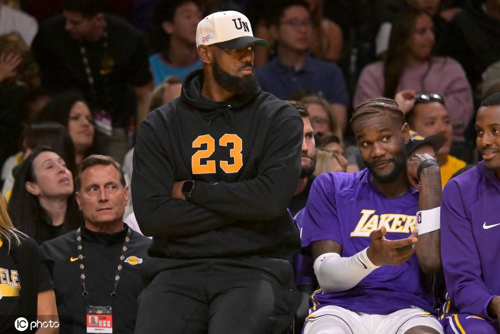 估值100亿美元创纪录!沃尔特成为湖人队新老板