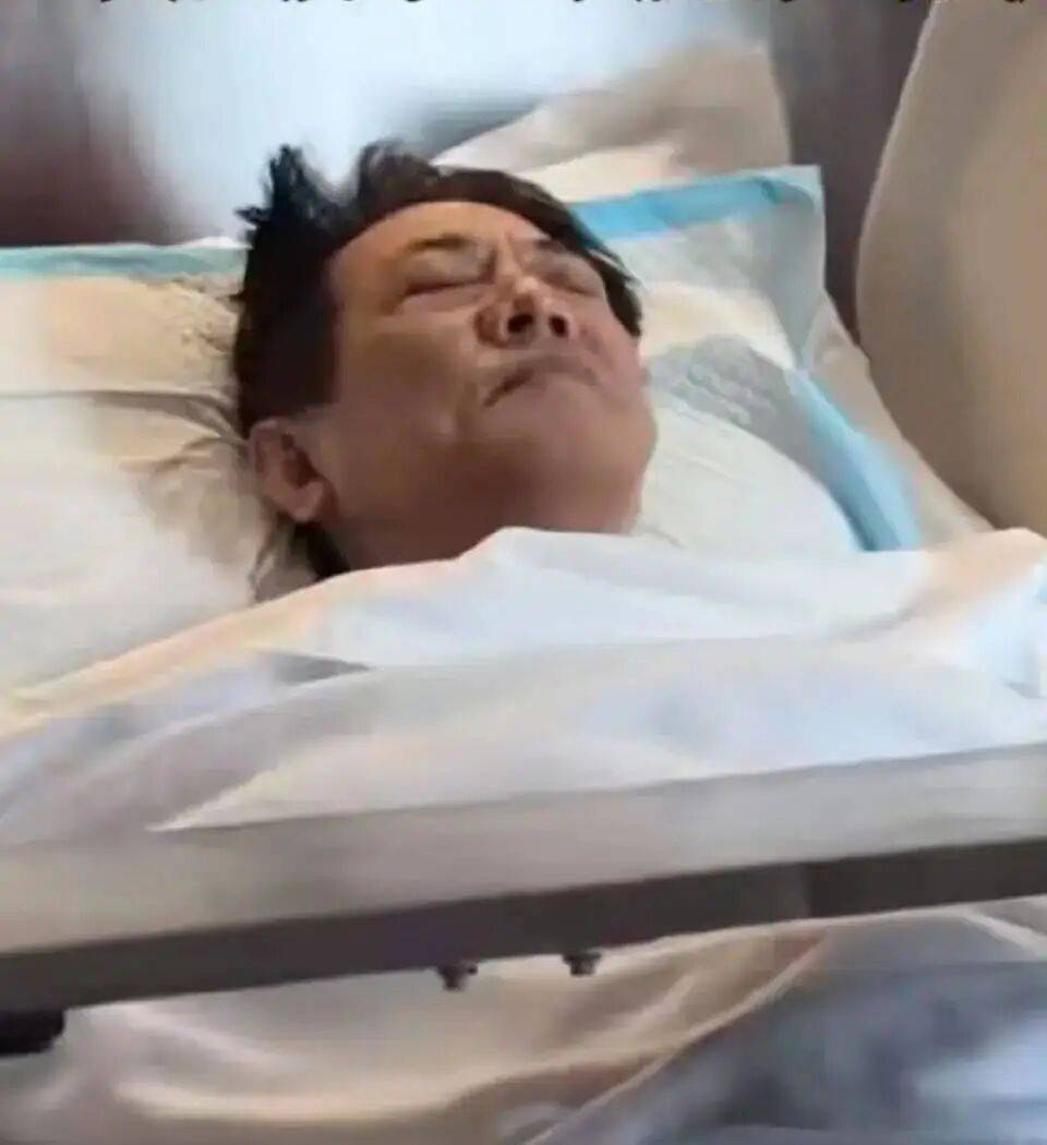 考古|李连杰晒游泳照状态重返巅峰！武打多年受伤频繁又患甲亢，功夫皇帝一路走来太不易