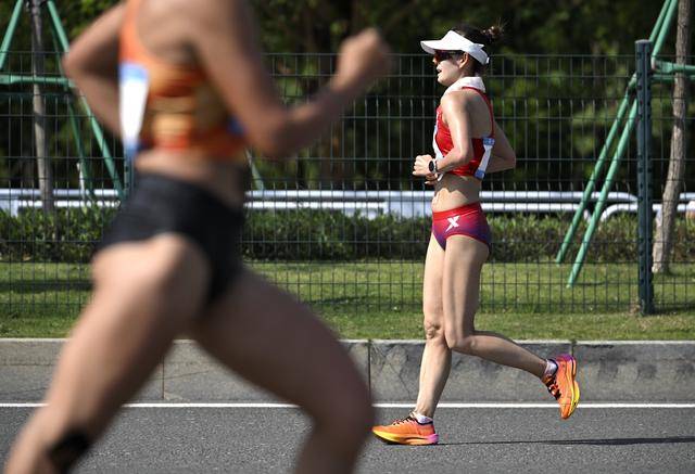 全运会丨女子20公里竞走决赛：杨家玉率先冲线