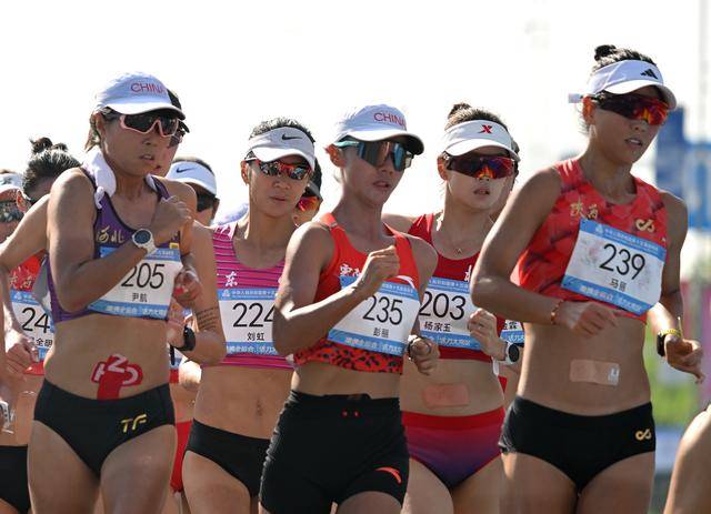 全运会丨女子20公里竞走决赛：杨家玉率先冲线